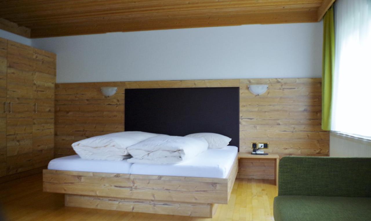 Hotel Edi Замнаун Экстерьер фото