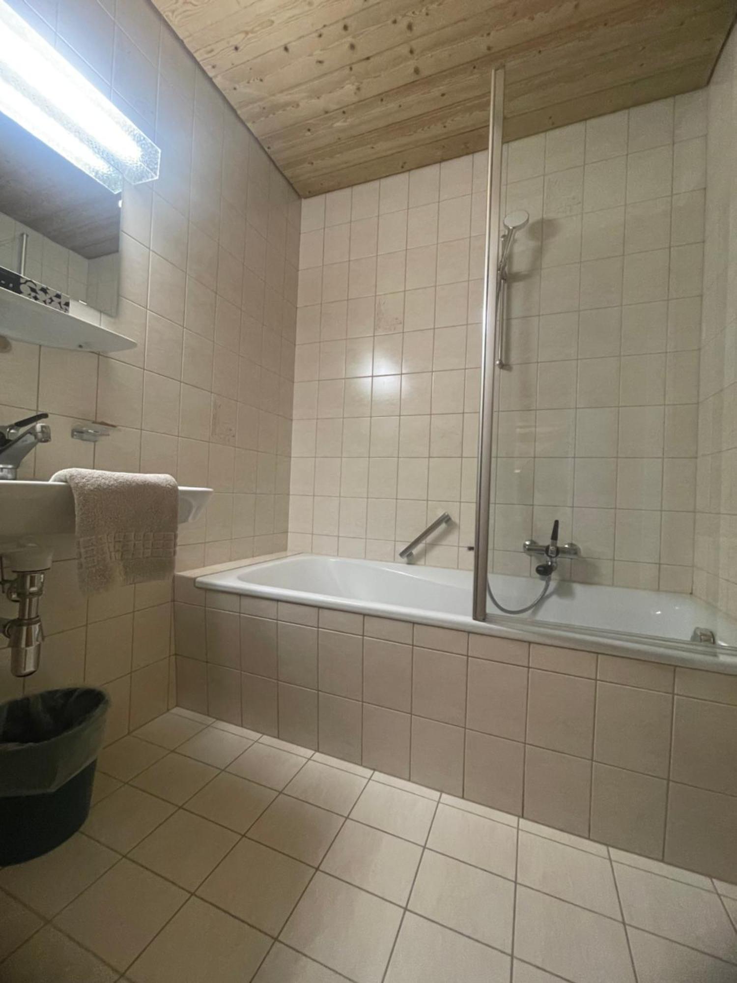 Hotel Edi Замнаун Экстерьер фото