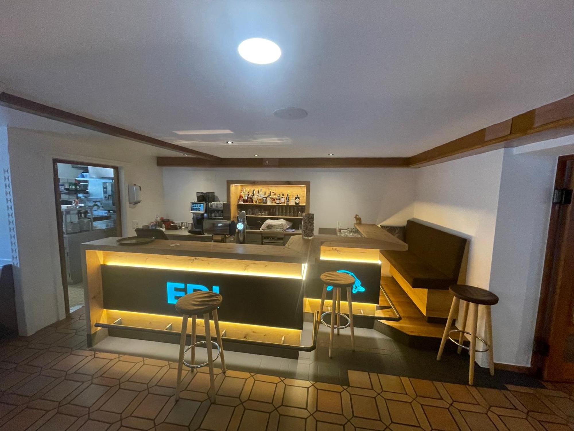 Hotel Edi Замнаун Экстерьер фото