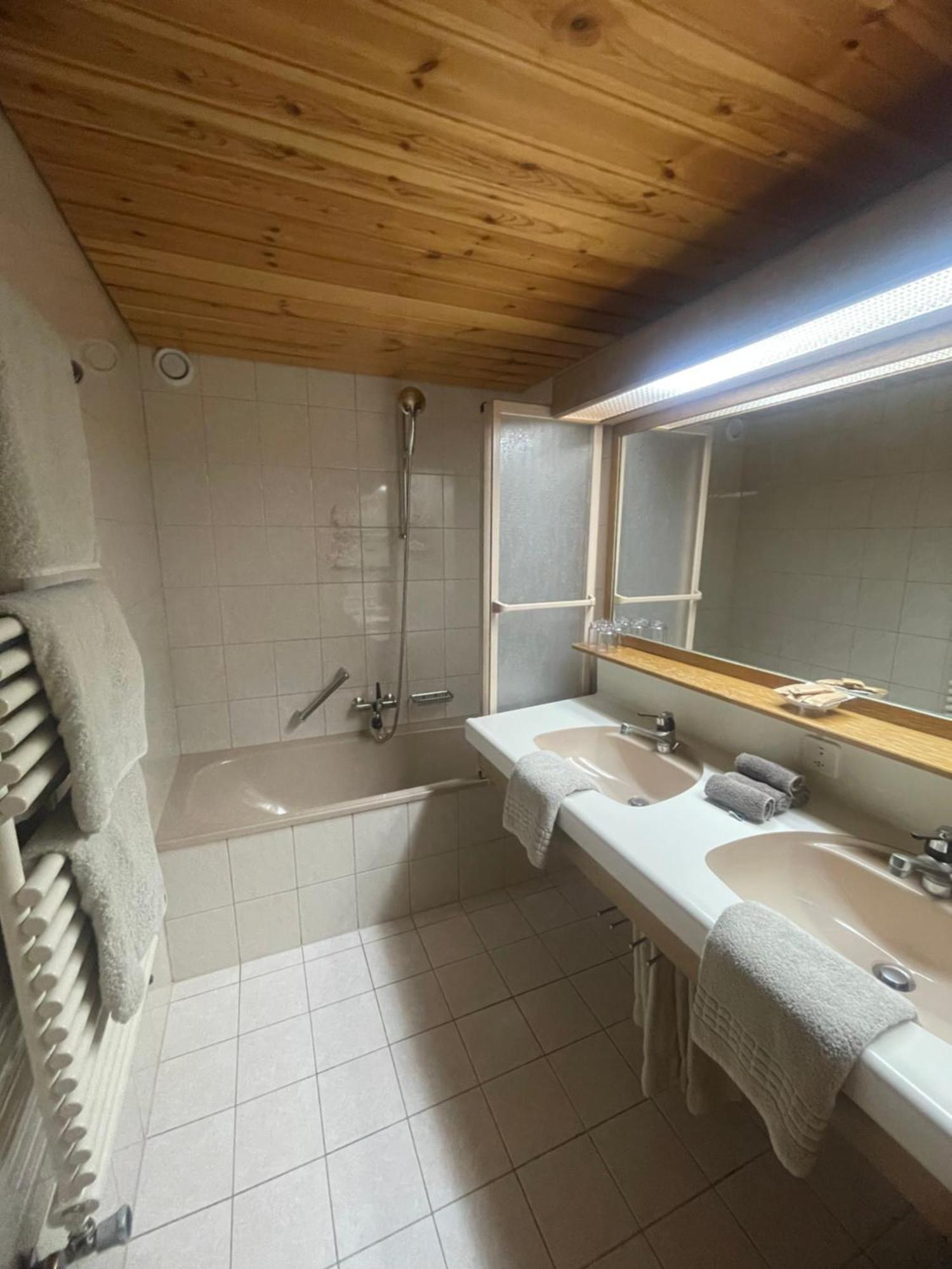 Hotel Edi Замнаун Экстерьер фото